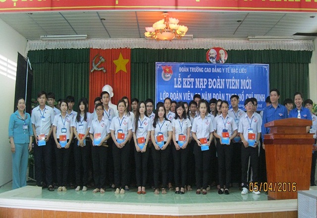 37 đoàn viên mới ra mắt tại buổi lễ - những cá nhân xuất sắc, vinh dự đứng vào hàng ngũ Đoàn Thanh Niên Cộng Sản Hồ Chí Minh