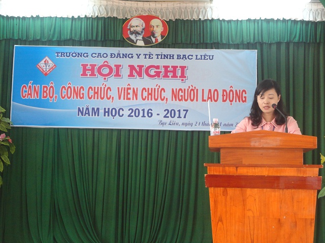 ThS Nguyễn Lê Tuyết Dung báo cáo kết quả thực hiện quy chế dân chủ tại cơ quan và hoạt động công đoàn 2016, phương hướng hoạt động công đoàn 2017