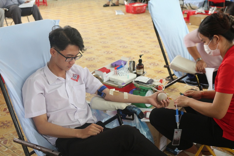 Cán bộ, đoàn viên, người lao động tham gia hiến máu tình nguyện