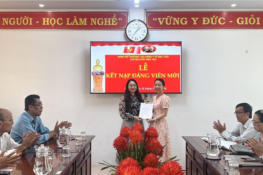 Chi bộ Khối Đào tạo: Lễ kết nạp đảng viên mới